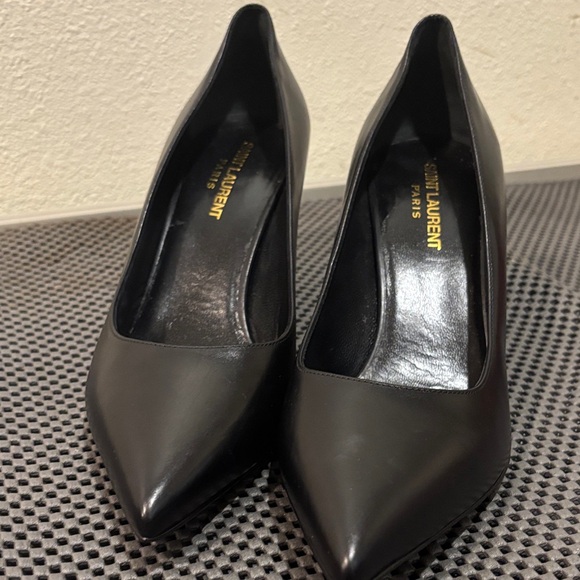 Saint Laurent Classic Black Leather Heels - Picture 6 of 6